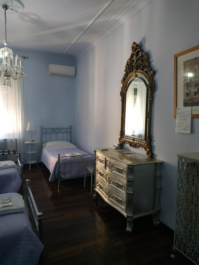 Around The Corner Colosseo B&B Roma Eksteriør bilde