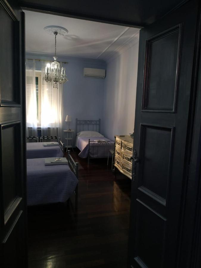 Around The Corner Colosseo B&B Roma Eksteriør bilde