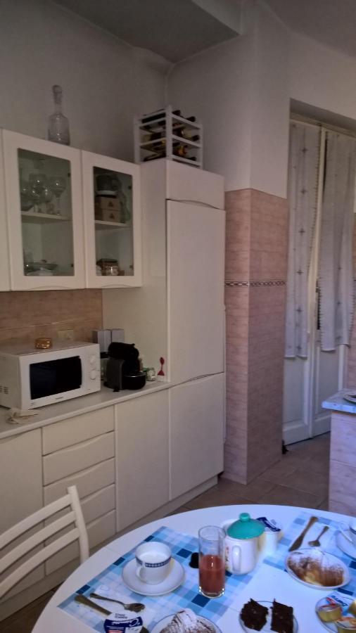 Around The Corner Colosseo B&B Roma Eksteriør bilde