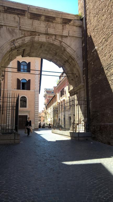 Around The Corner Colosseo B&B Roma Eksteriør bilde