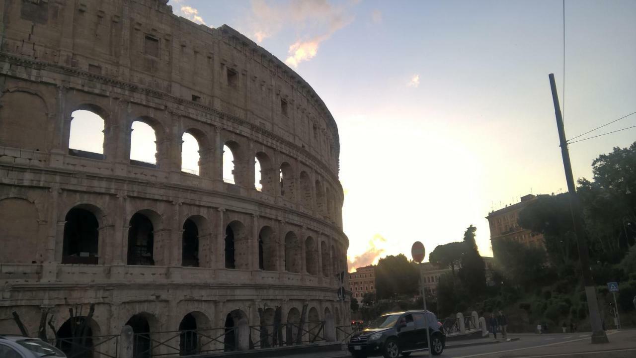 Around The Corner Colosseo B&B Roma Eksteriør bilde